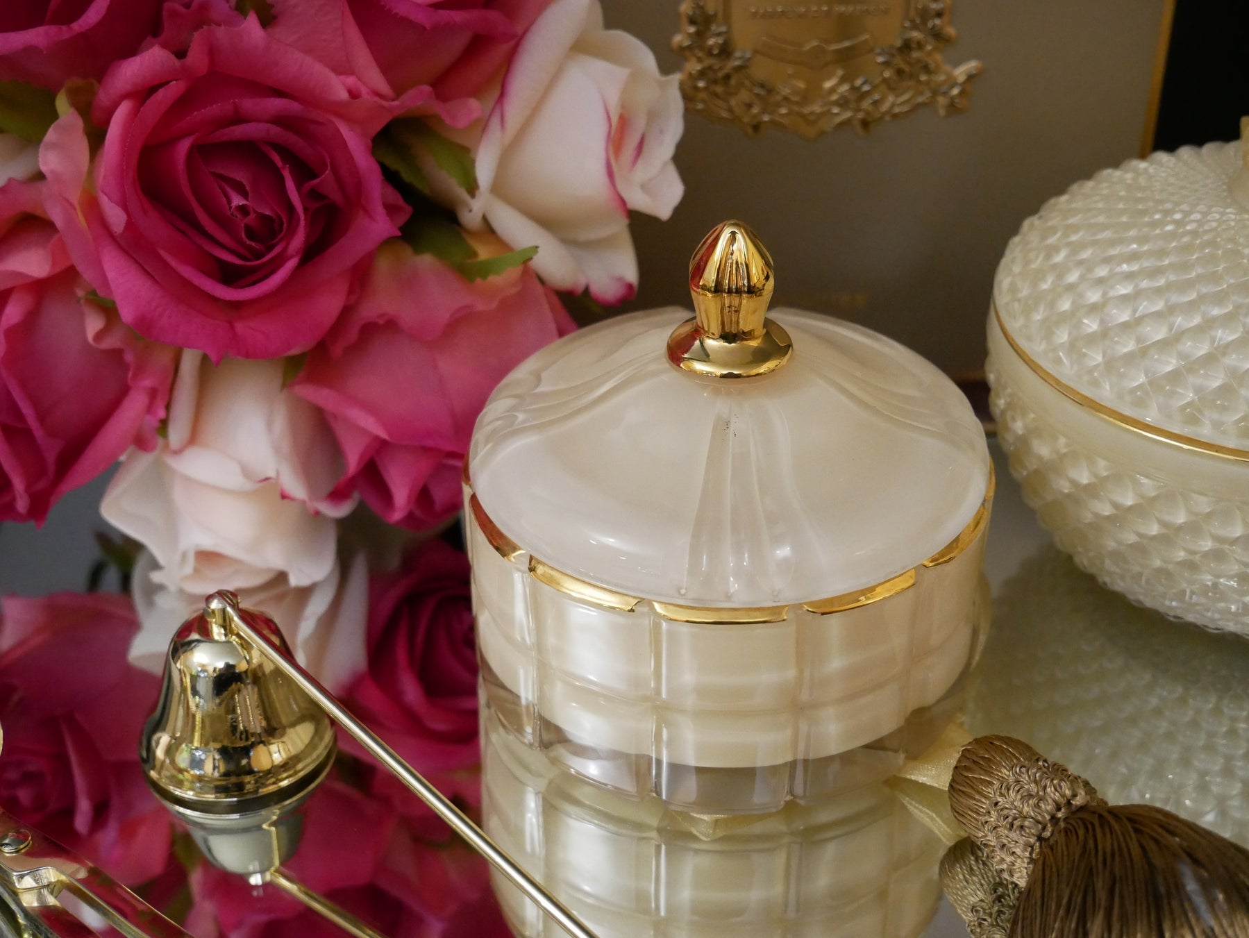 COTE NOIRE Art Deco Candle - Cream & Gold