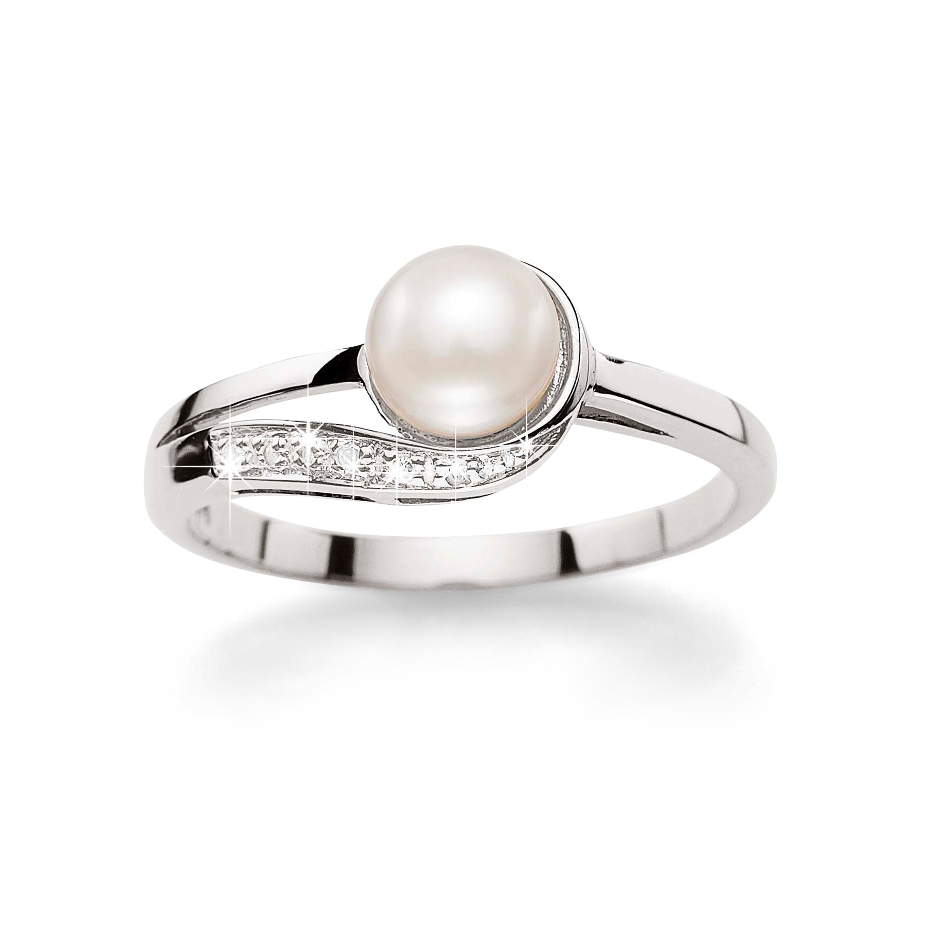 Silver pearl & diamond ring