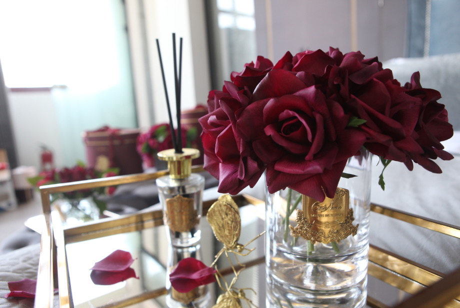 COTE NOIRE Luxury Grand Bouquet - Carmine Red